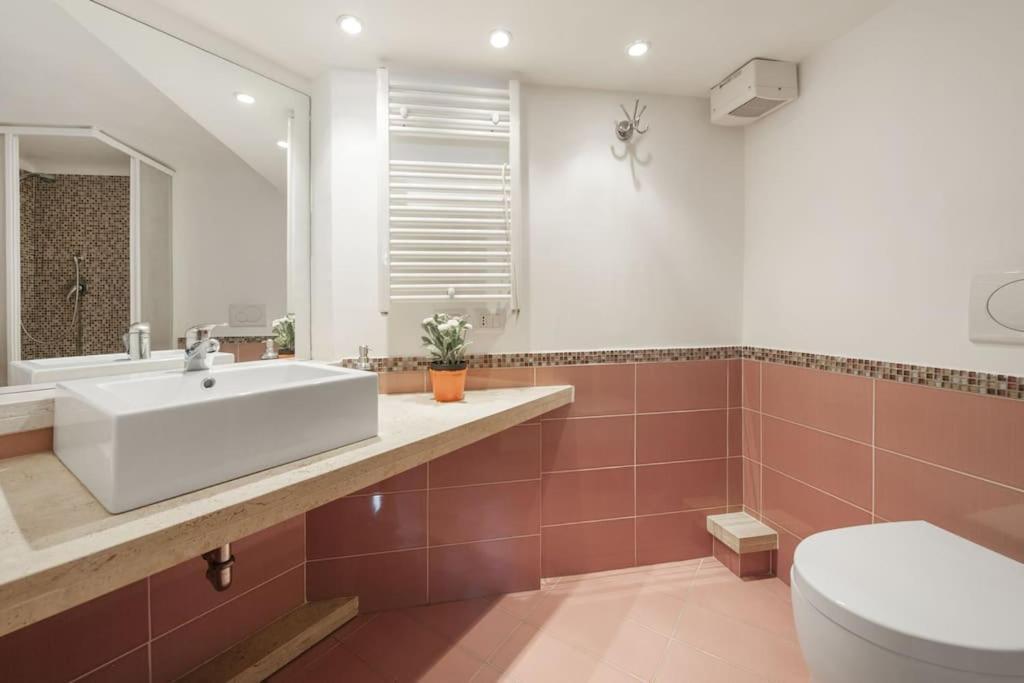 Stylish Loft - Colosseum 4 Min Walk -3 Beds -sleeps Up To 6 People * Rom