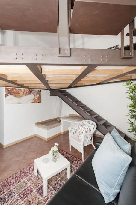 Stylish Loft - Colosseum 4 Min Walk -3 Beds -sleeps Up To 6 People * Rom