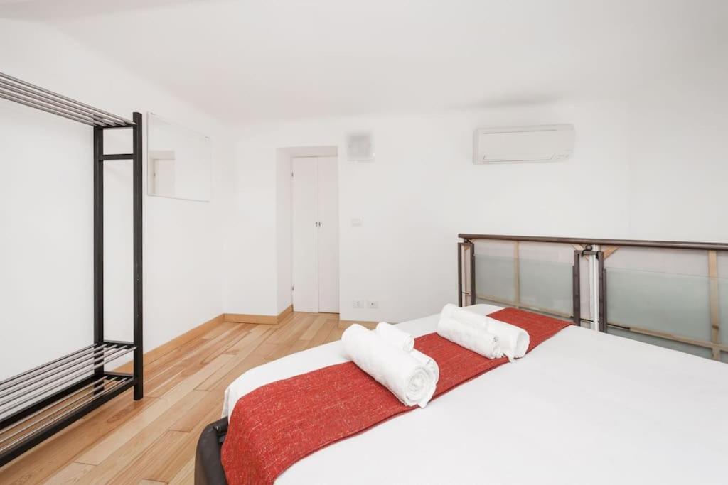 Stylish Loft - Colosseum 4 Min Walk -3 Beds -sleeps Up To 6 People Apartment Rom