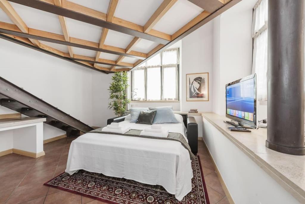 Stylish Loft - Colosseum 4 Min Walk -3 Beds -sleeps Up To 6 People * Rom
